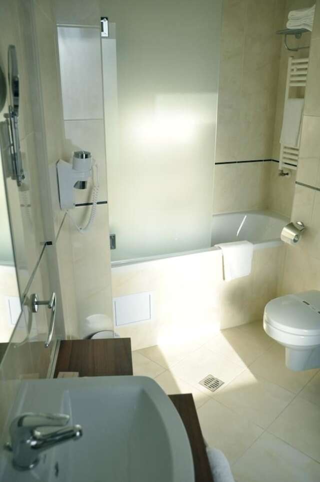Отель Hotel Ambasador Бухарест-44